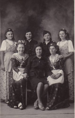 1942 circa in alto sx Restelli Anna,Rondena Piera,Ranzini Rina,Osnaghi Ernestina in basso sx Costa Irma,Sgarella Centina,Lovati Cesarina Fonte Mariarosa