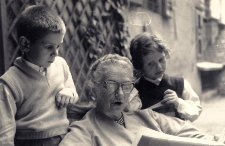 1956 agosto Antonio e Mariella Negri con nonna Maria Fonte Negri ing. Gaetano
